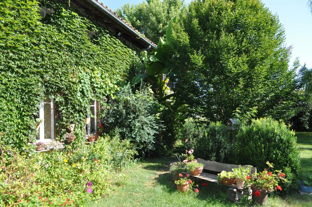 Le Fousseret Ferme Saint Joseph Bed & Breakfast エクステリア 写真